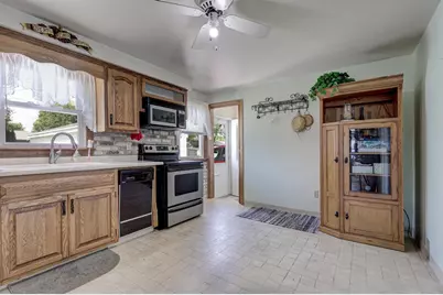 802 Suburban Drive, De Pere, WI 54115 - Photo 9