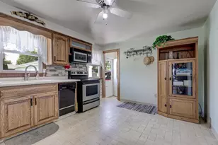 802 Suburban Dr, De Pere, WI 54115 - Photo 9