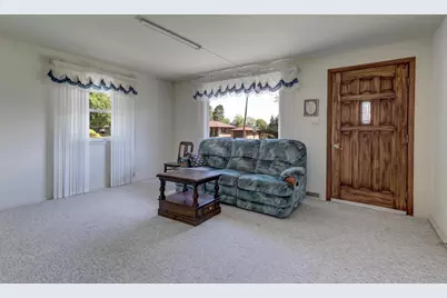 802 Suburban Drive, De Pere, WI 54115 - Photo 5