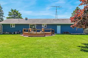368 E Jefferson Ave, Cleveland, WI 53015 - Photo 25