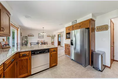 368 E Jefferson Avenue, Cleveland, WI 53015 - Photo 11
