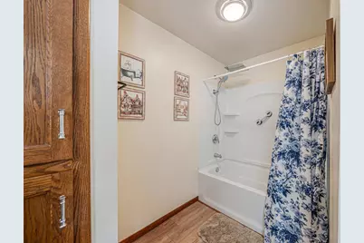 368 E Jefferson Avenue, Cleveland, WI 53015 - Photo 17