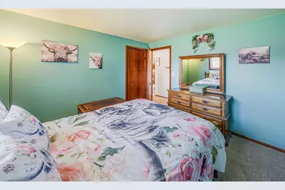 368 E Jefferson Avenue, Cleveland, WI 53015 - Photo 13
