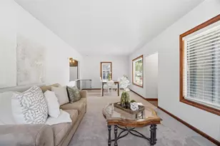 320 W 8th St, Kaukauna, WI 54130 - Photo 3