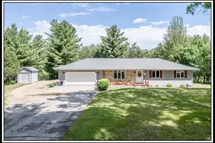 E8480 Huntley Rd, New London, WI 54961 - Photo 1