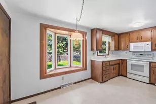 1532 North Rd, Green Bay, WI 54313 - Photo 9