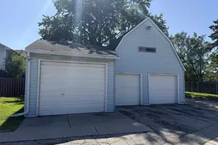 117 Ft Howard Ave, De Pere, WI 54115 - Photo 3