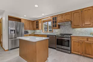 2714 N Elmwood Ct, Appleton, WI 54911 - Photo 3