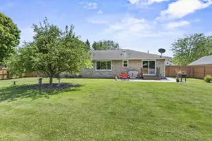 618 E Harding Dr, Appleton, WI 54915 - Photo 3