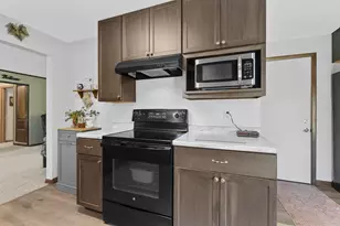 618 E Harding Dr, Appleton, WI 54915 - Photo 9