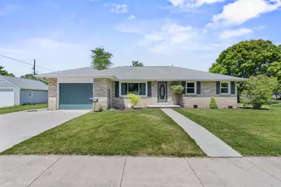 618 E Harding Drive, Appleton, WI 54915 - Photo 1