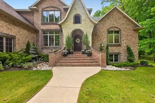 2813 River Forest Hills Dr, Pulaski, WI 54162 - Photo 3