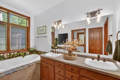 2813 River Forest Hills Drive, Pulaski, WI 54162 - Photo 25