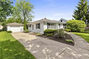 830 Marquette Ave, Green Bay, WI 54304 - Photo 3