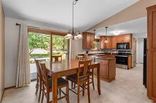 2254 Ledvina Cir, Green Bay, WI 54313 - Photo 9