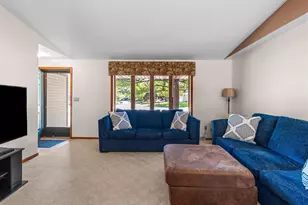 2254 Ledvina Cir, Green Bay, WI 54313 - Photo 7