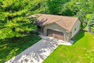 2254 Ledvina Cir, Green Bay, WI 54313 - Photo 45