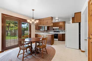 2445 Heather Rd, Green Bay, WI 54311 - Photo 15