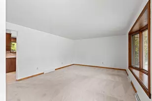2445 Heather Rd, Green Bay, WI 54311 - Photo 7