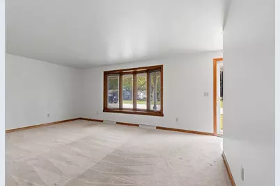 2445 Heather Road, Green Bay, WI 54311 - Photo 11