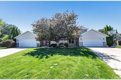 1633 Ponderosa Avenue, Green Bay, WI 54313 - Photo 1