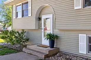 254 Lakeview Ct, Hortonville, WI 54944 - Photo 3