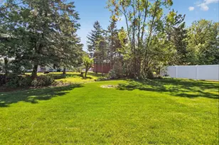 254 Lakeview Ct, Hortonville, WI 54944 - Photo 11