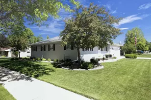 2909 S Summerset Dr, Appleton, WI 54915 - Photo 3