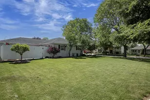 2909 S Summerset Dr, Appleton, WI 54915 - Photo 7