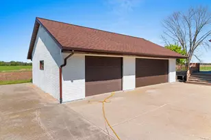 2110 N 8th St, Manitowoc, WI 54220 - Photo 7