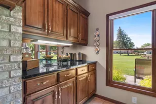 945 Brighton Dr, Menasha, WI 54952 - Photo 33