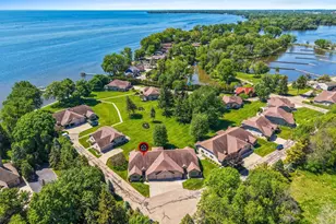 945 Brighton Dr, Menasha, WI 54952 - Photo 9