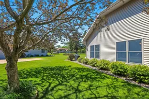 945 Brighton Dr, Menasha, WI 54952 - Photo 3