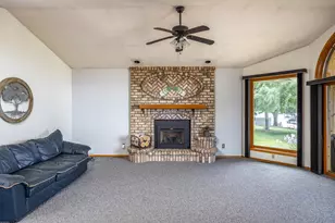 9512 Laura Ln, Winneconne, WI 54986 - Photo 11