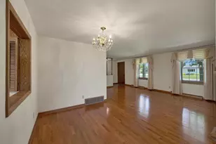 2657 Pioneer Dr, Green Bay, WI 54313 - Photo 7
