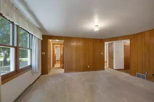 2657 Pioneer Dr, Green Bay, WI 54313 - Photo 9