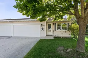 4537 Oaktree Ct, Manitowoc, WI 54220 - Photo 1