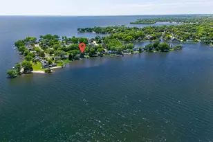 2432 Hickory Ln, Oshkosh, WI 54901 - Photo 3