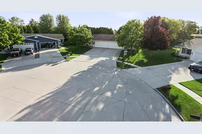 4537 Oaktree Court, Manitowoc, WI 54220 - Photo 17