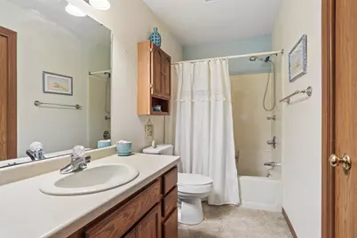 4537 Oaktree Court, Manitowoc, WI 54220 - Photo 9