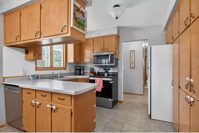 N8897 S Coop Road, Menasha, WI 54952 - Photo 7