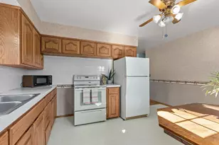 617 Marcella Ave, Combined Locks, WI 54113 - Photo 5