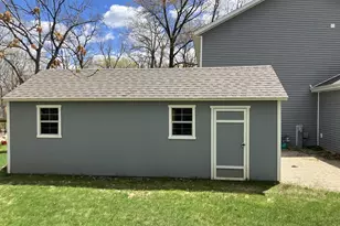 530 Woodland Cir, Waupaca, WI 54981 - Photo 5