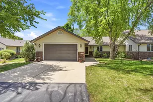 30 Country Club Ct, Fond du Lac, WI 54935 - Photo 1