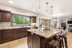 3296 Pioneer Dr, Green Bay, WI 54313 - Photo 9