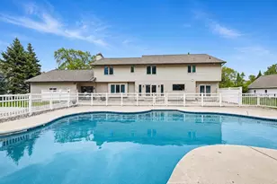 3296 Pioneer Dr, Green Bay, WI 54313 - Photo 5