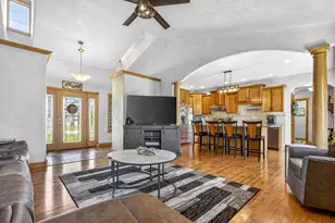 1795 Gateway Meadows Ln, Neenah, WI 54956 - Photo 9