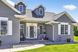 1795 Gateway Meadows Ln, Neenah, WI 54956 - Photo 3