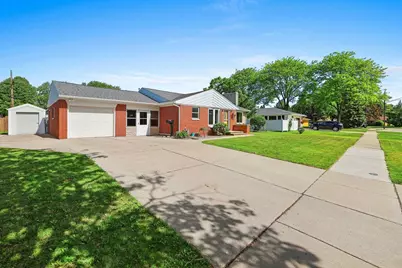 906 Bluebird Street, De Pere, WI 54115 - Photo 3