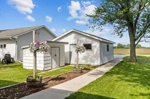 605 Long Beach Dr, Chilton, WI 53014 - Photo 41